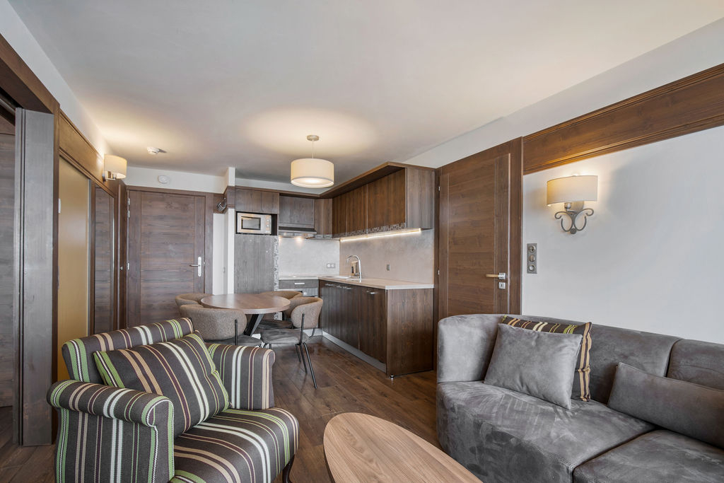 Val Thorens, Les 3 Vallées apartment for sale - Val Thorens | Rare 2-Bedroom Ski-In/Ski-Out Apartment with Mountain Views
