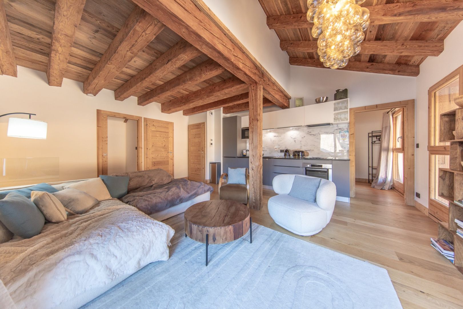 Morzine, Les Portes du Soleil apartment for sale - Morzine | Renovated 3-Bedroom Apartment with Panoramic Mountain Views - gallery image 2