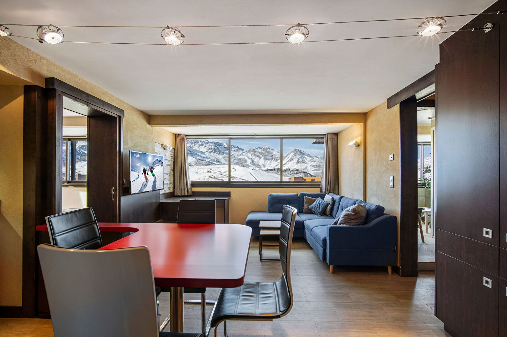 Val Thorens, Les 3 Vallées apartment for sale - Val Thorens | Rare 3-Bedroom Apartment with Panoramic Mountain Views - gallery image 3