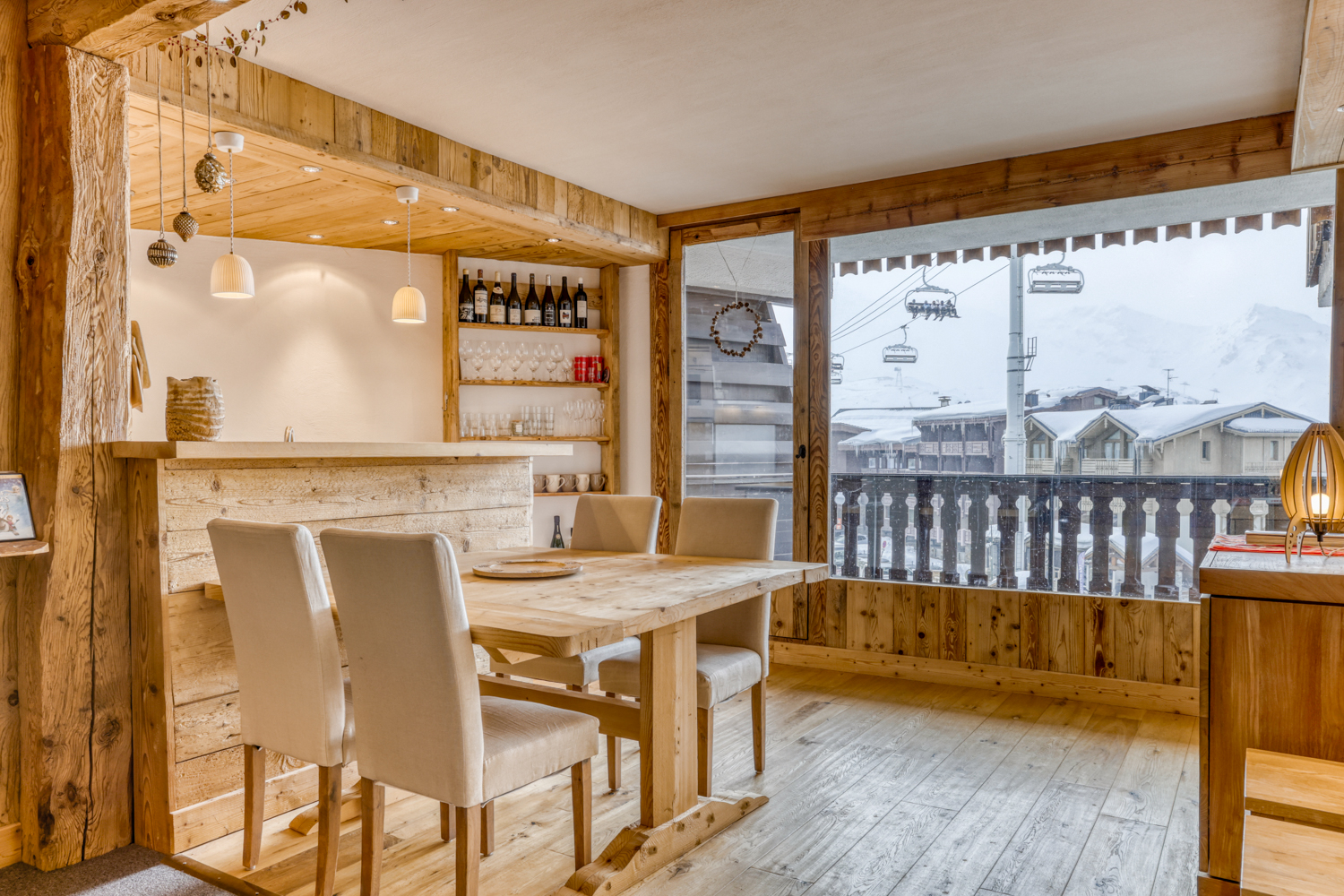 Val Thorens, Les 3 Vallées apartment for sale - Val Thorens | Renovated 2-Bedroom Ski-In/Ski-Out Apartment in Resort Centre