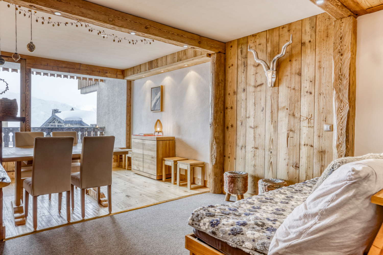 Val Thorens, Les 3 Vallées apartment for sale - Val Thorens | Renovated 2-Bedroom Ski-In/Ski-Out Apartment in Resort Centre - gallery image 2