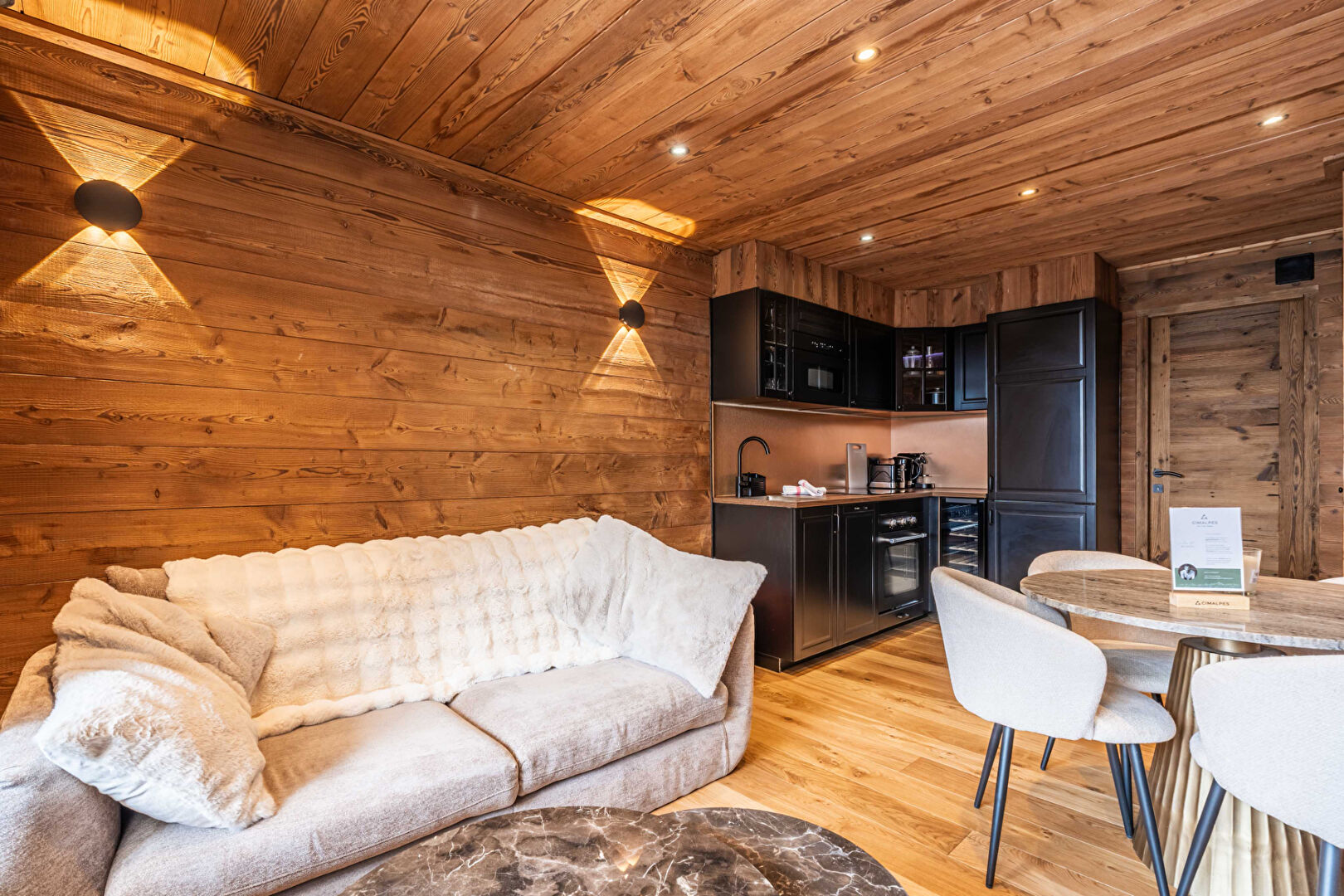 Val Thorens, Les 3 Vallées apartment for sale - Val Thorens | Renovated 2-Bedroom Apartment in Resort Centre - gallery image 2