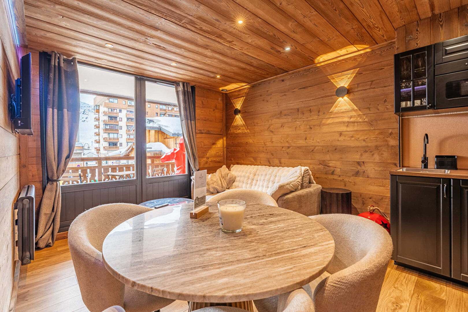 Val Thorens, Les 3 Vallées apartment for sale - Val Thorens | Renovated 2-Bedroom Apartment in Resort Centre - gallery image 3