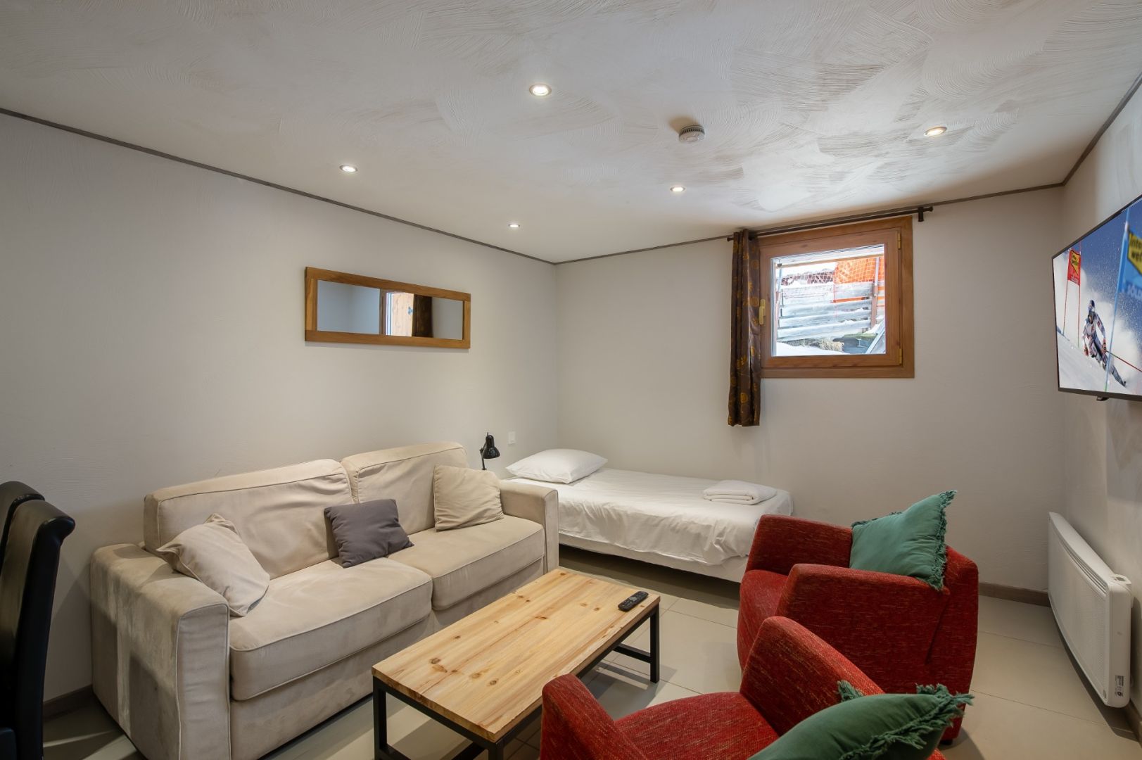 Val Thorens, Les 3 Vallées apartment for sale - Val Thorens | 1-Bedroom Ski-In/Ski-Out Apartment - gallery image 2
