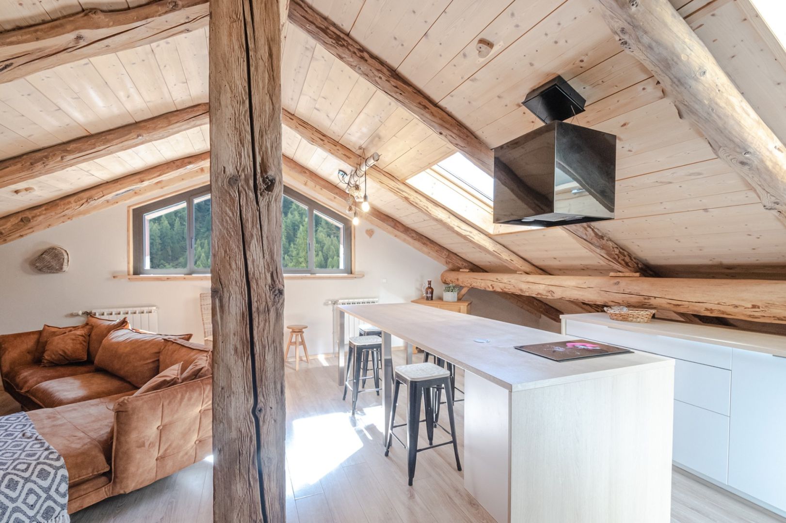 Vallorcine, Chamonix Valley apartment for sale - Vallorcine | 8-Bedroom Apartment with South-west-facing Balcony - gallery image 2