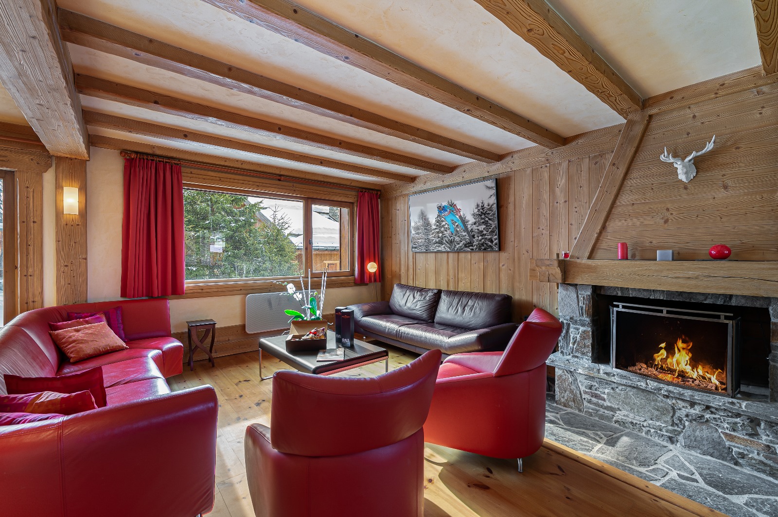 Meribel les Allues, Les 3 Vallées chalet for sale - Meribel les Allues | 5-Bedroom Chalet with South-west-facing Balcony - gallery image 2