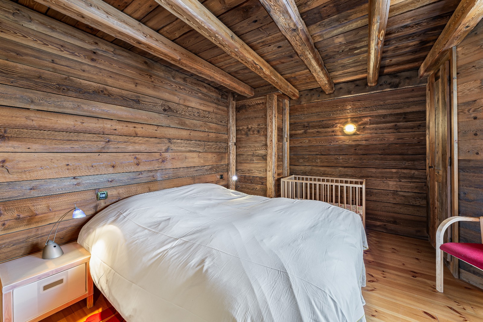 Meribel les Allues, Les 3 Vallées chalet for sale - Meribel les Allues | 5-Bedroom Chalet with South-west-facing Balcony - gallery image 3