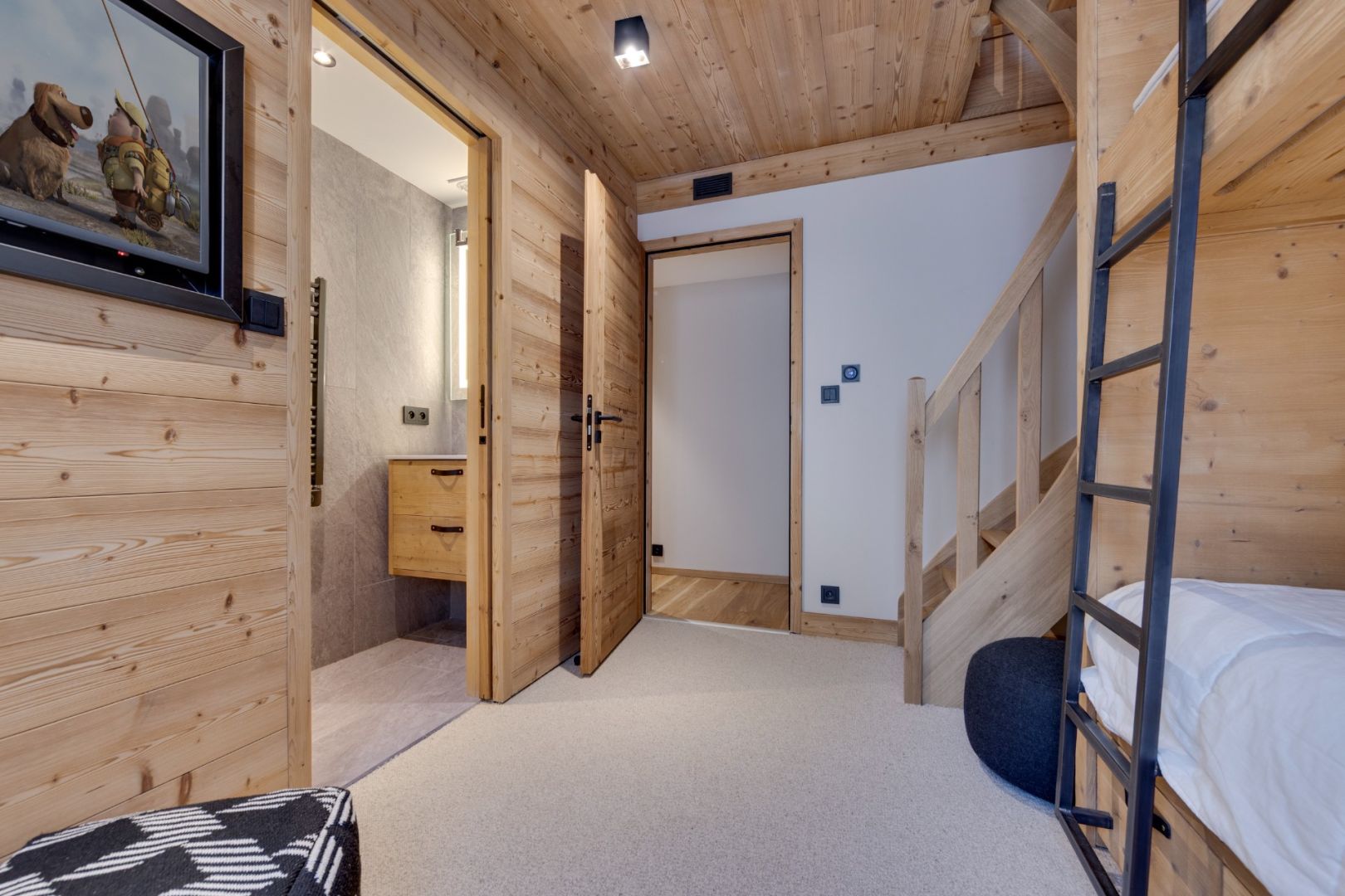 Val d Isere, Espace Killy apartment for sale - Val d Isere | 4-Bedroom Duplex with Panoramic Mountain Views - gallery image 3