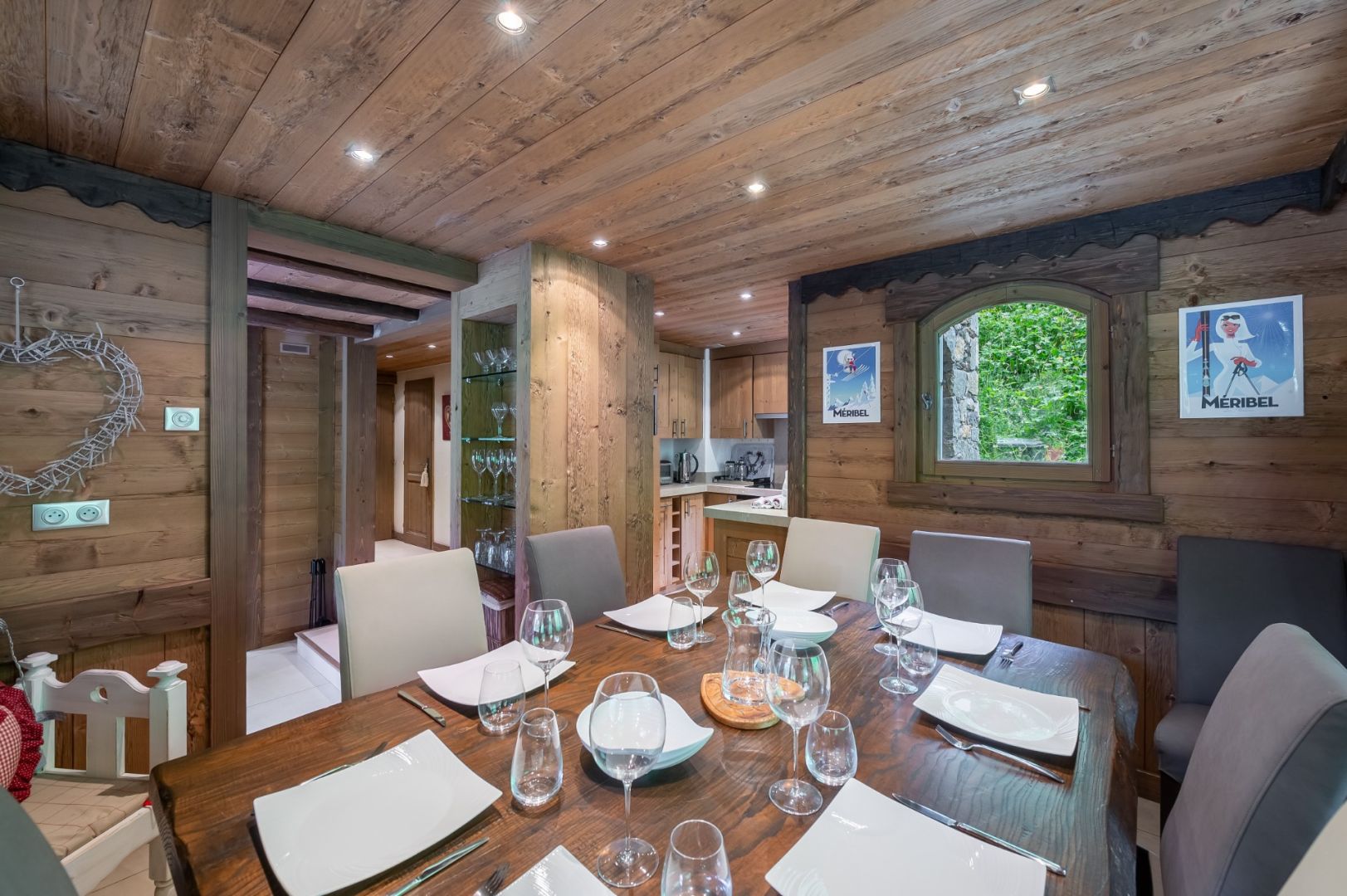 Meribel les Allues, Les 3 Vallées chalet for sale - Meribel les Allues | 8-Bedroom Chalet with South-facing Balcony - gallery image 3
