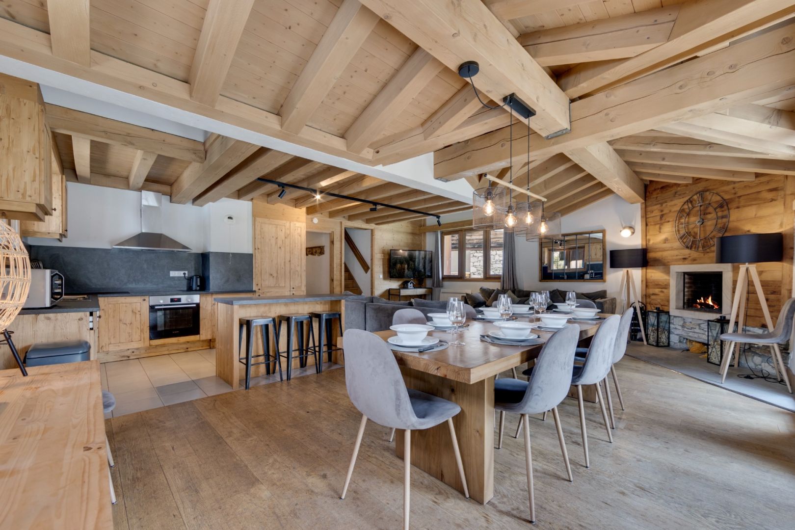 Val d Isere, Espace Killy chalet for sale - Val d Isere | Renovated 16-Bedroom Duplex Property with Panoramic Mountain Views