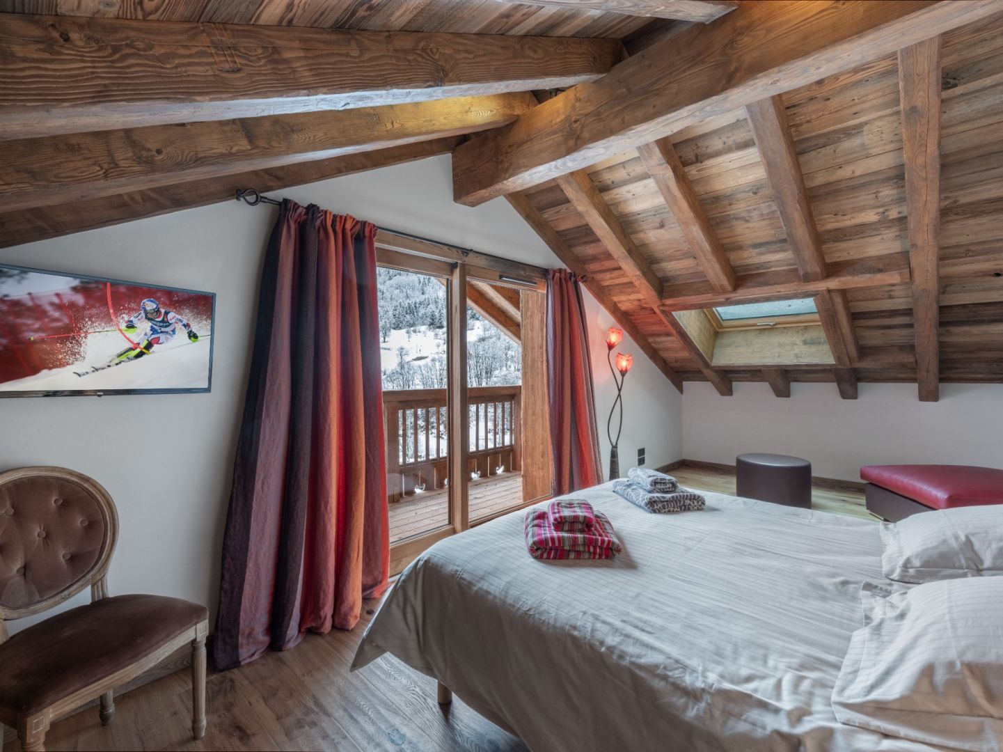 Meribel les Allues, Les 3 Vallées chalet for sale - Meribel les Allues | 4-Bedroom Chalet with South-east-facing Balcony - gallery image 2