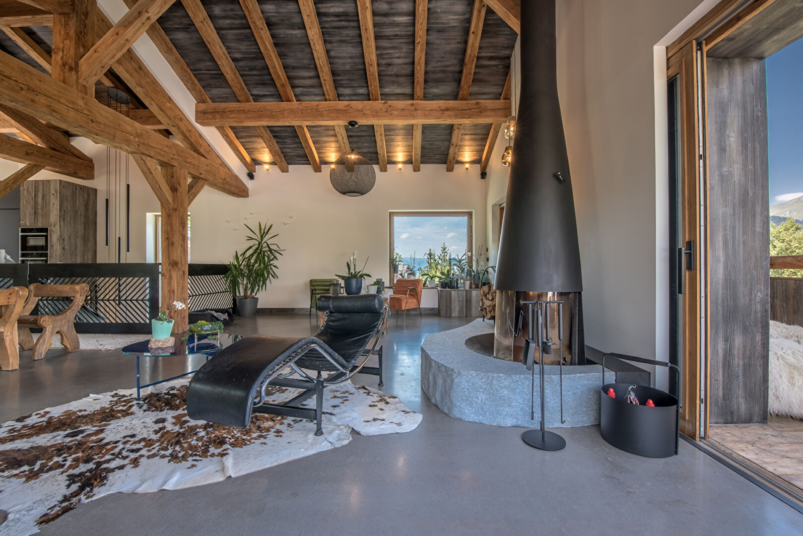 Courchevel, Les 3 Vallées chalet for sale - Courchevel | 7-Bedroom Chalet with Hammam - gallery image 2