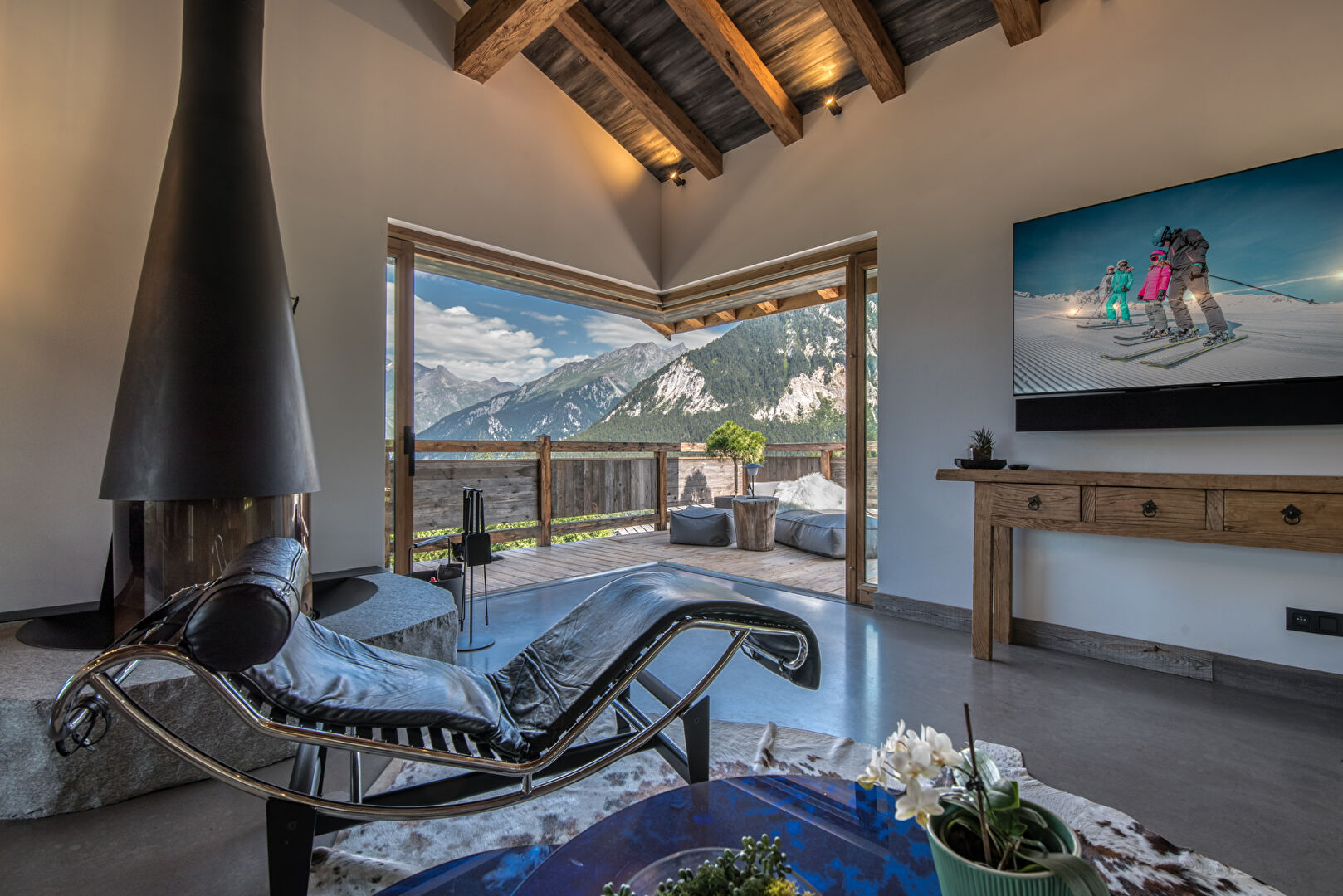 Courchevel, Les 3 Vallées chalet for sale - Courchevel | 7-Bedroom Chalet with Hammam - gallery image 3