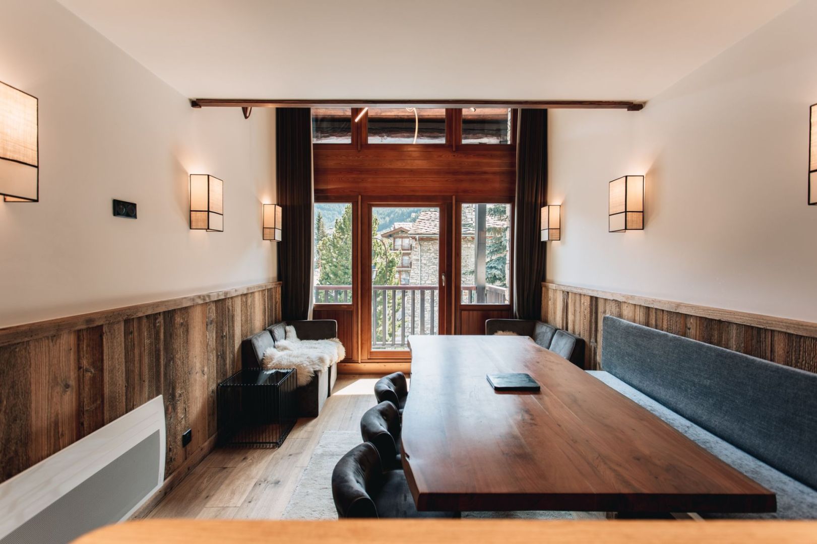 Val d Isere, Espace Killy apartment for sale - Val d Isere | Renovated 4-Bedroom Apartment with South-east-facing Balcony - gallery image 2