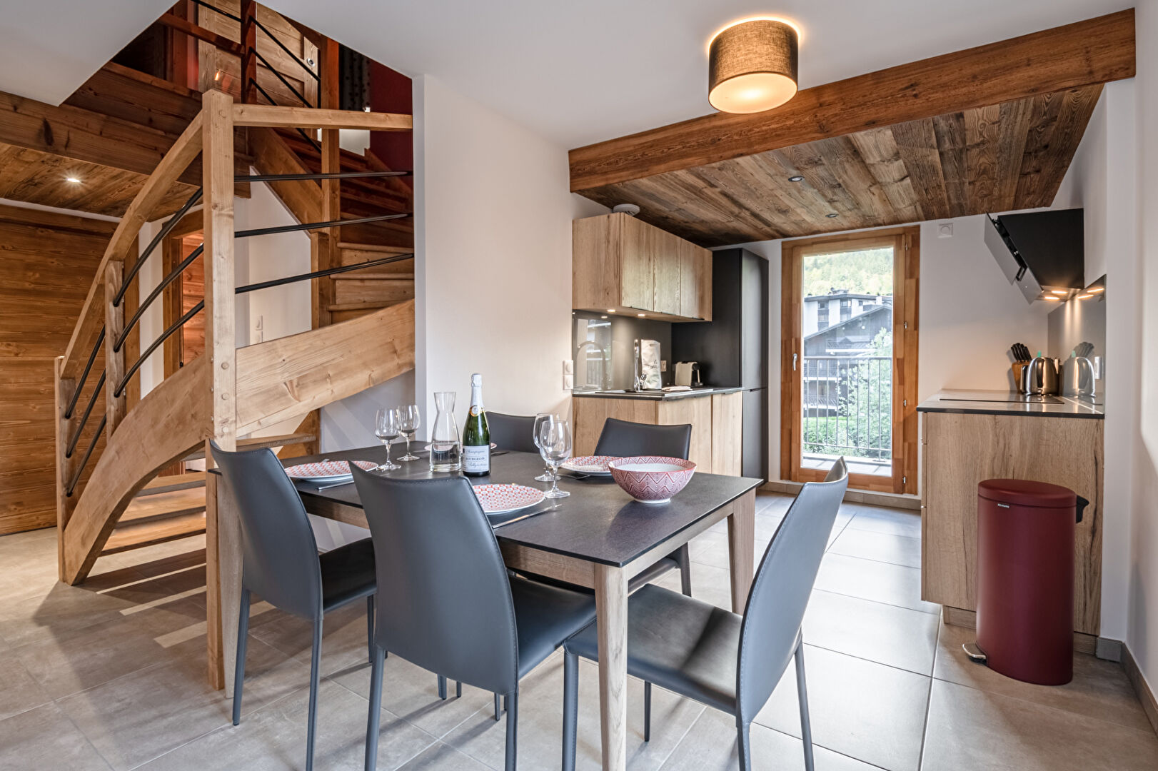 Chamonix Mont Blanc, Chamonix Valley apartment for sale - Chamonix Mont Blanc | 3-Bedroom Duplex with South-west-facing Balcony - gallery image 2
