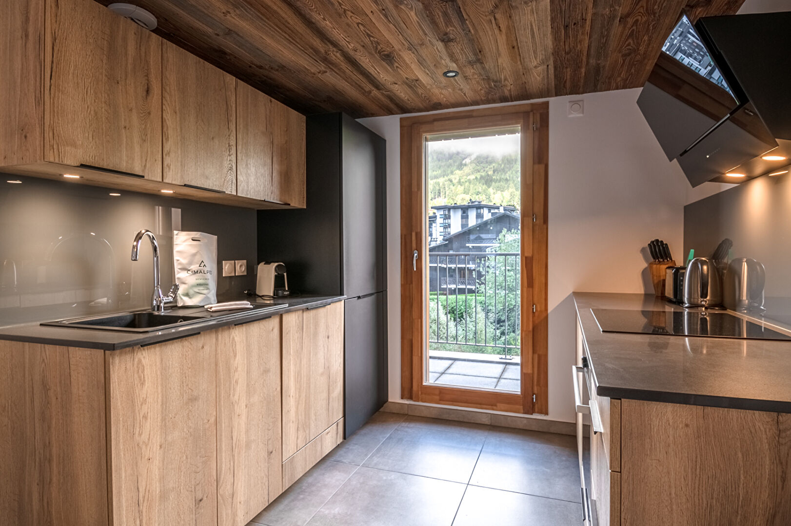 Chamonix Mont Blanc, Chamonix Valley apartment for sale - Chamonix Mont Blanc | 3-Bedroom Duplex with South-west-facing Balcony - gallery image 3
