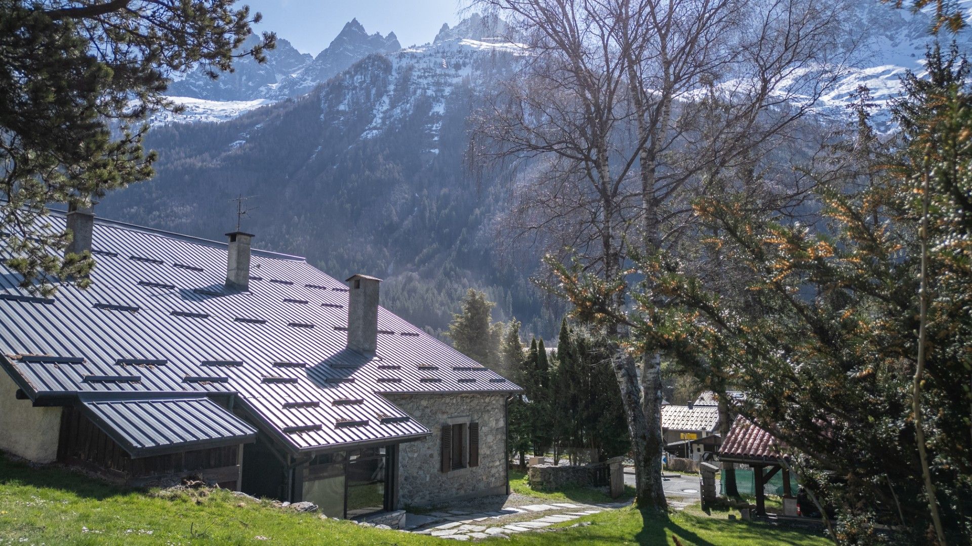Chamonix Mont Blanc, Chamonix Valley chalet for sale - Chamonix Mont Blanc | Rare 5-Bedroom Chalet with Panoramic Mountain Views - gallery image 2