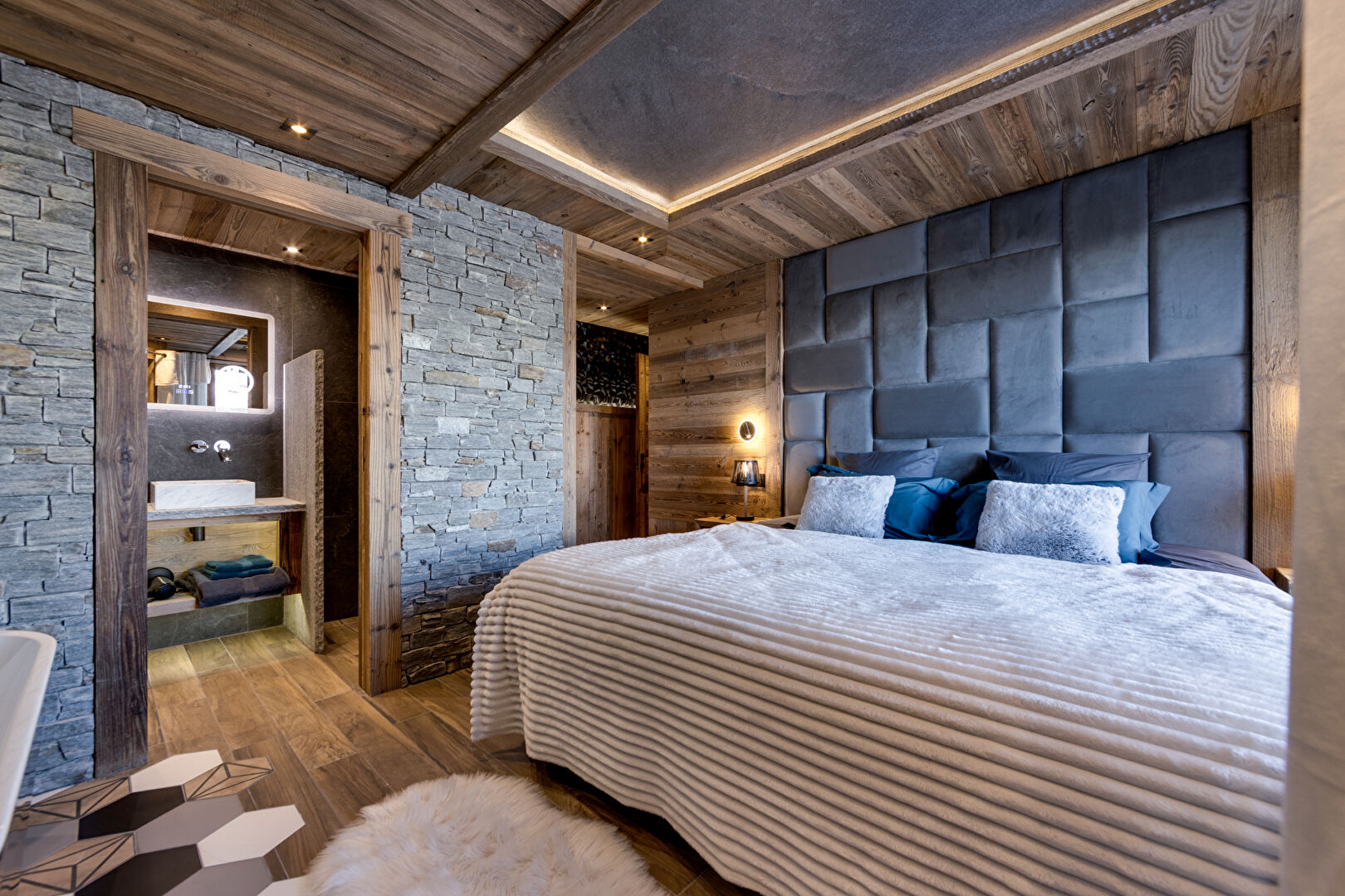 les Arcs, Paradiski chalet for sale - les Arcs | Rare 7-Bedroom Ski-In/Ski-Out Chalet - gallery image 3