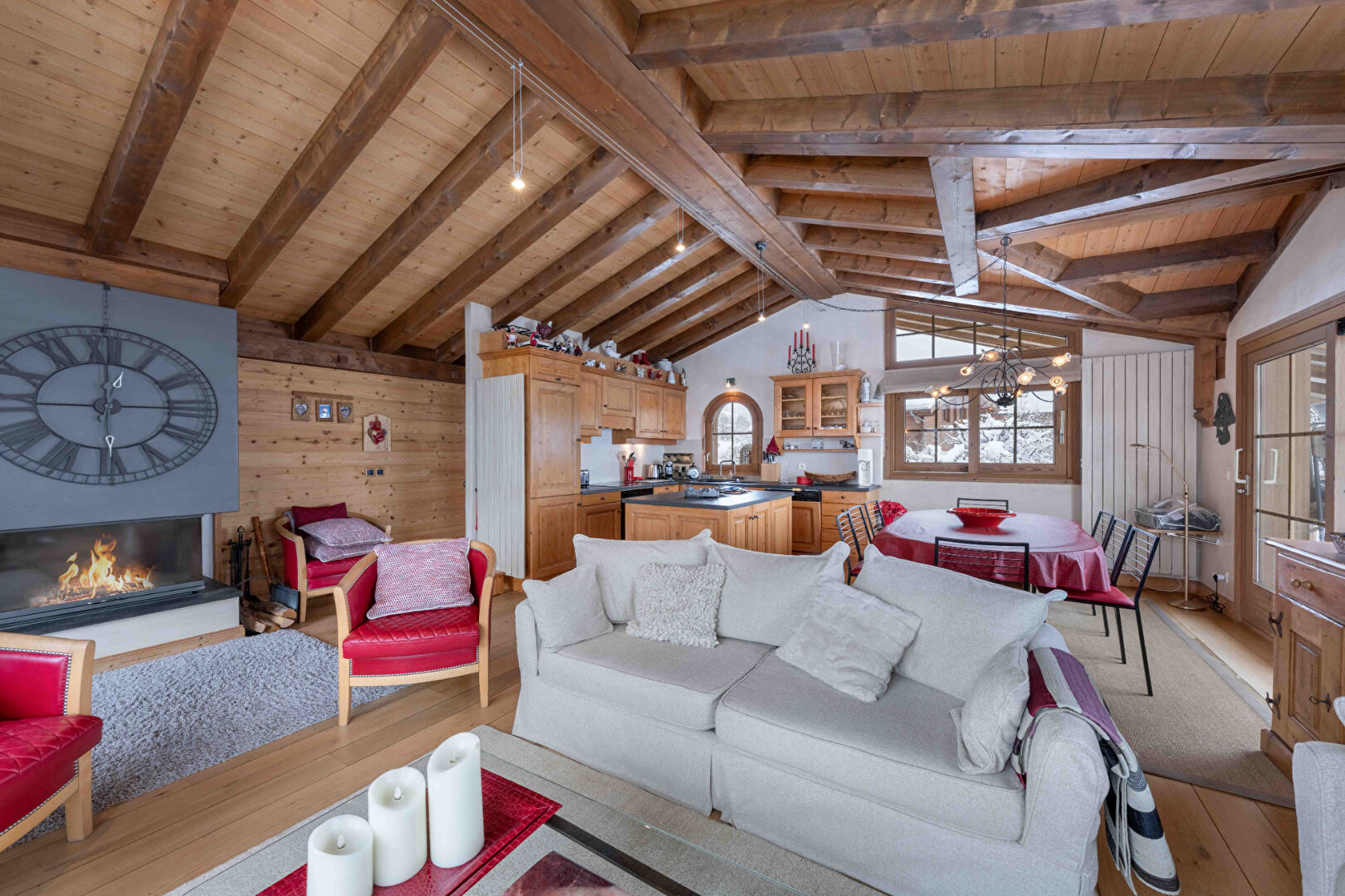 Courchevel, Les 3 Vallées chalet for sale - Courchevel | Rare 4-Bedroom Chalet with Panoramic Mountain Views - gallery image 3