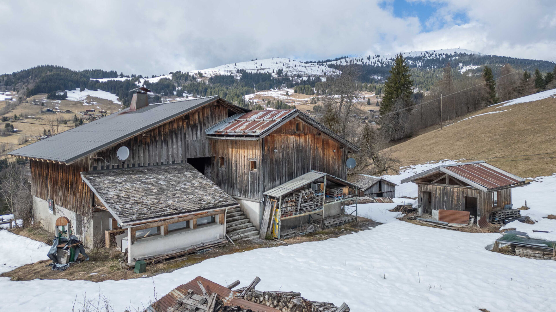Les Gets, Les Portes du Soleil chalet for sale - les Gets | Rare Chalet with Panoramic Mountain Views - gallery image 3