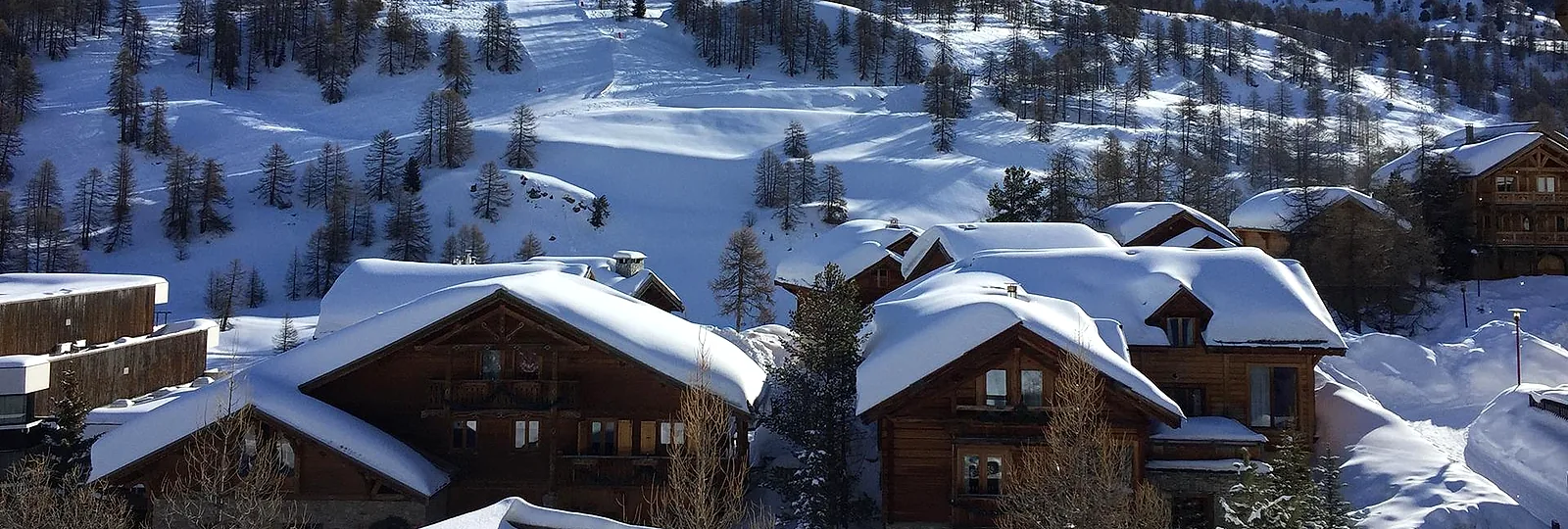 Vars snow-covered chalets and high Alpine mountain views