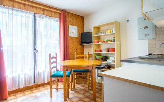 2243 Thollon-les-Mémises Studio | South-Facing Balcony, Parking, Cellar, Close to Village