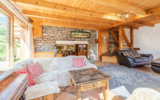 Meribel Pied de ville | 6-bedrooms Semi-detached Chalet In A Family Hamlet
