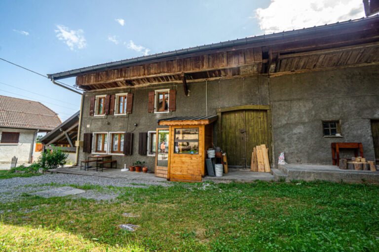 2305 – Thollon‑les‑Mémises – Character house with outbuildings, garage, renovation potential