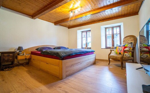 2305 – Thollon‑les‑Mémises – Character house with outbuildings, garage, renovation potential