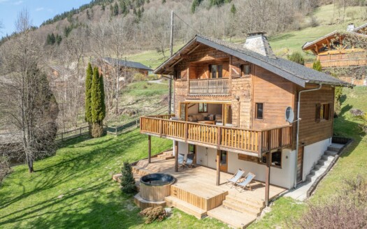 Morzine Vallée de la manche | Authentic 4-bedroom Chalet – Close To Ski Lifts