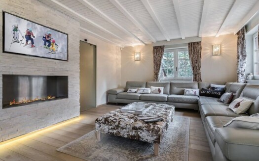 Courchevel Moriond  | Magnificent Chalet – Ski In, Ski Out