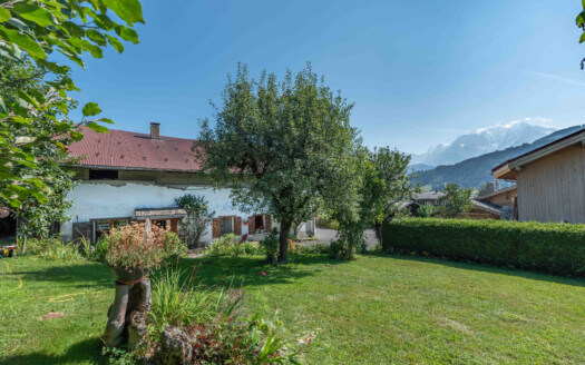 Demi-Quartier  | Farmhouse And Chalet To Renovate – Mont Blanc Views