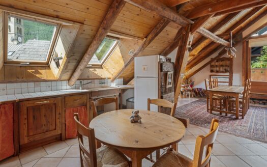 Le Monêtier-les-Bains Casset | Charming Village House  – A Green Haven In Le Casset