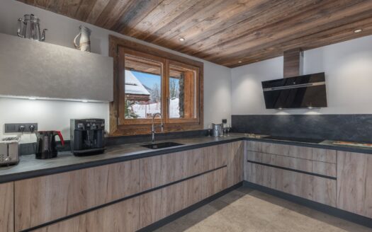 Meribel Le Raffort | 4 Bedrooms Chalet With A View Of La Saulire, Nearly Ski Slopes