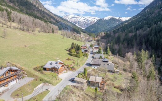 Morzine Vallée de la manche | Authentic 4-bedroom Chalet – Close To Ski Lifts