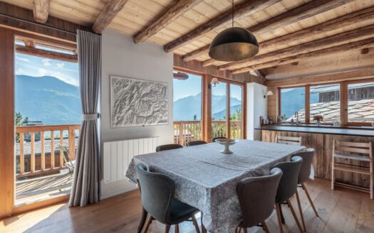 Meribel Le Villard | Village House With Outstanding Views On The Surrounding Summits