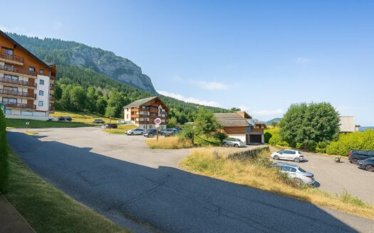 2309 – Thollon-les-Mémises | Affordable 1-Bedroom Apartment with Bunk Bed Area, Lake & Mountain View, Schuss Residence