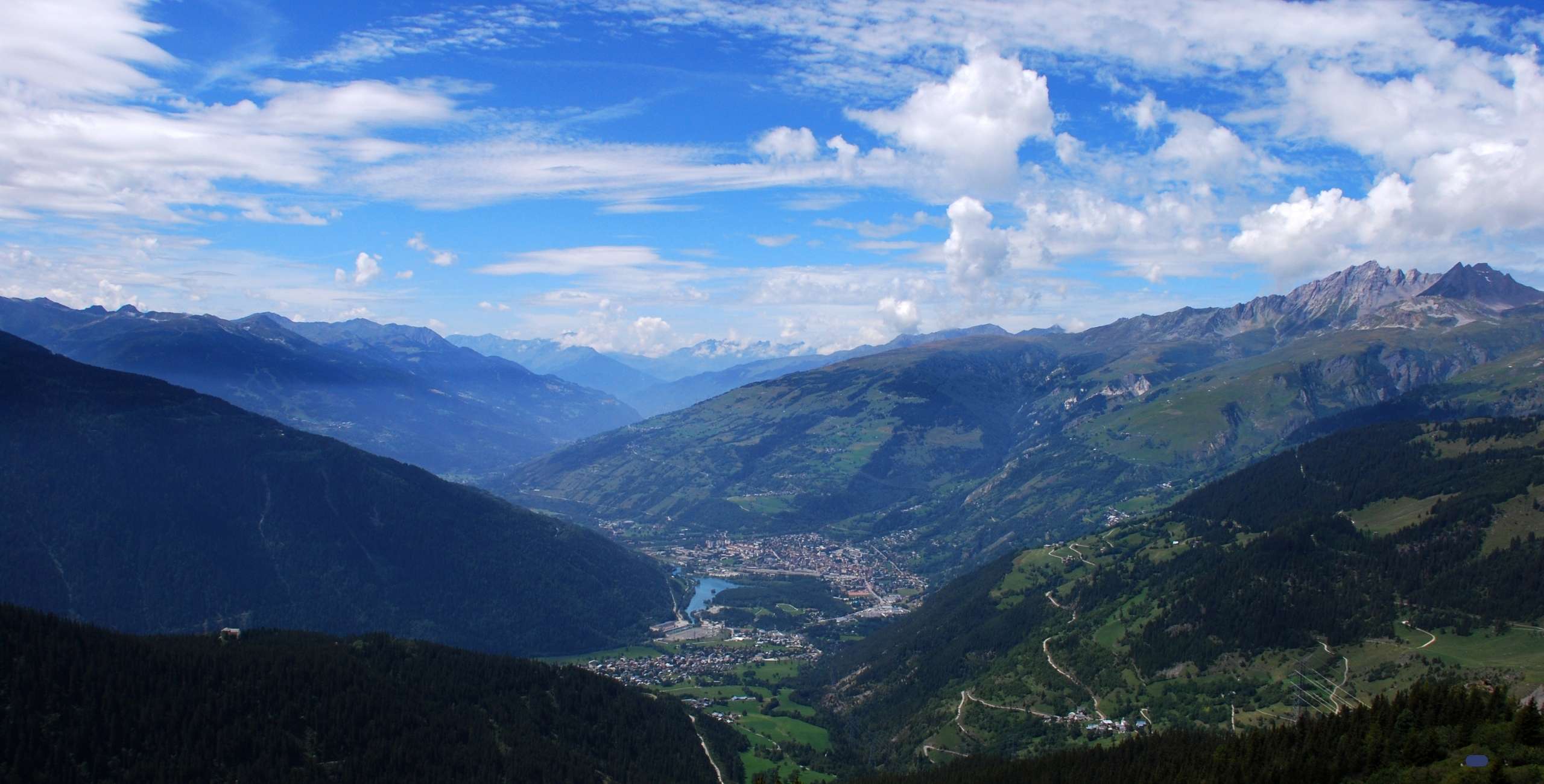 bourg-saint-maurice les arcs funicular property investment - Bourg-Saint-Maurice and Les Arcs: The Seven-Minute Funicular Reshaping Alpine Property Investment