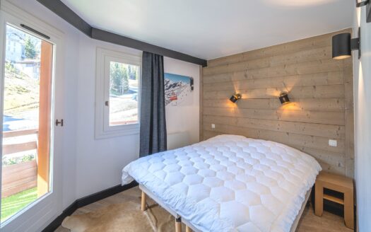 Courchevel La Tania | 2-Bed Ski-In Ski-Out Apartment in Resort Centre