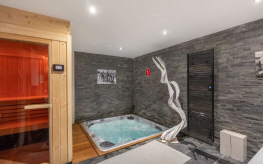 Courchevel Le Praz | Luxurious 5-Bed Ski-In Ski-Out Apartment with Spa