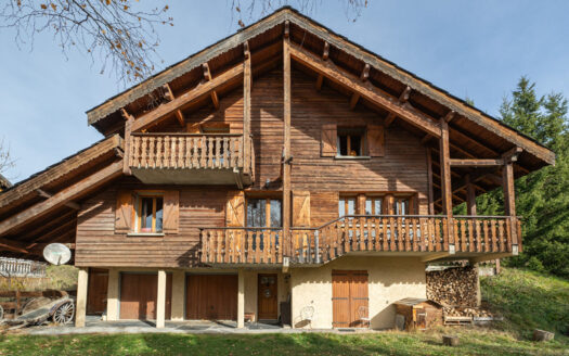 Les Deux Alpes | Authentic 5-Bed Chalet Facing Mountains