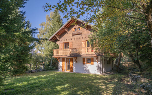 Les Deux Alpes | Charming 4-Bed Chalet on 1,028 m² Buildable Plot