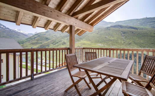 Les Menuires | Exceptional 6-Bed Ski-In Ski-Out Duplex with Private Sauna