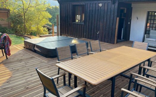 Montriond | Impressive 9-Bed Chalet with Jacuzzi & Separate Flat