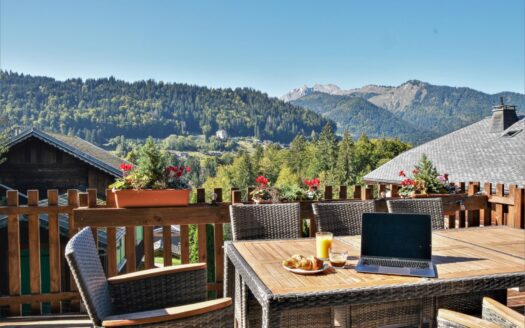 Montriond | Impressive 9-Bed Chalet with Jacuzzi & Separate Flat