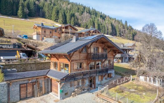 Morzine | Charming 5-Bed Chalet Close to Centre with Hot Tub