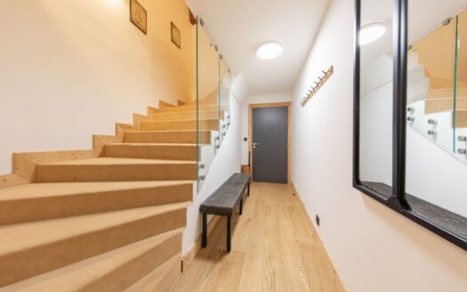 Morzine | Luxury 3-Bed Apartment in Village Centre with Terrace