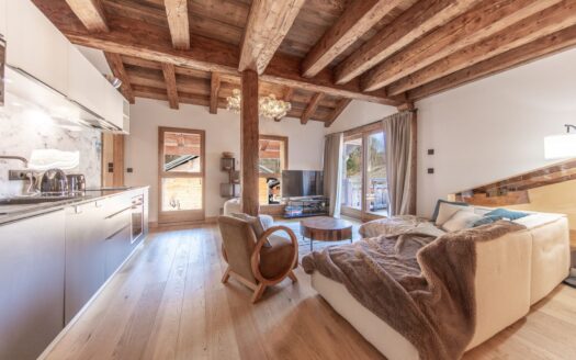 Morzine | Luxury 3-Bed Apartment in Village Centre with Terrace