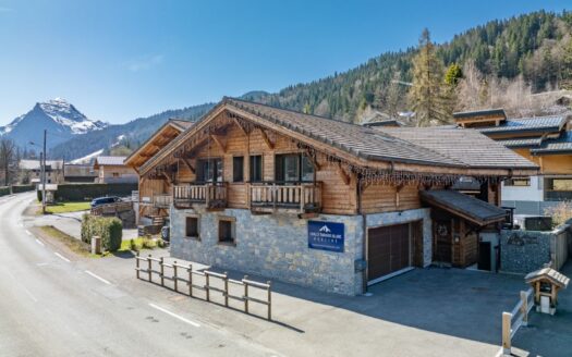 Morzine | Spectacular 7-Bed Chalet Built 2017 with Sauna & Jacuzzi
