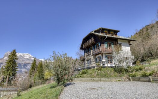 Saint-Gervais-les-Bains | Renovated 4-Bed Chalet with Mazot on Large Plot
